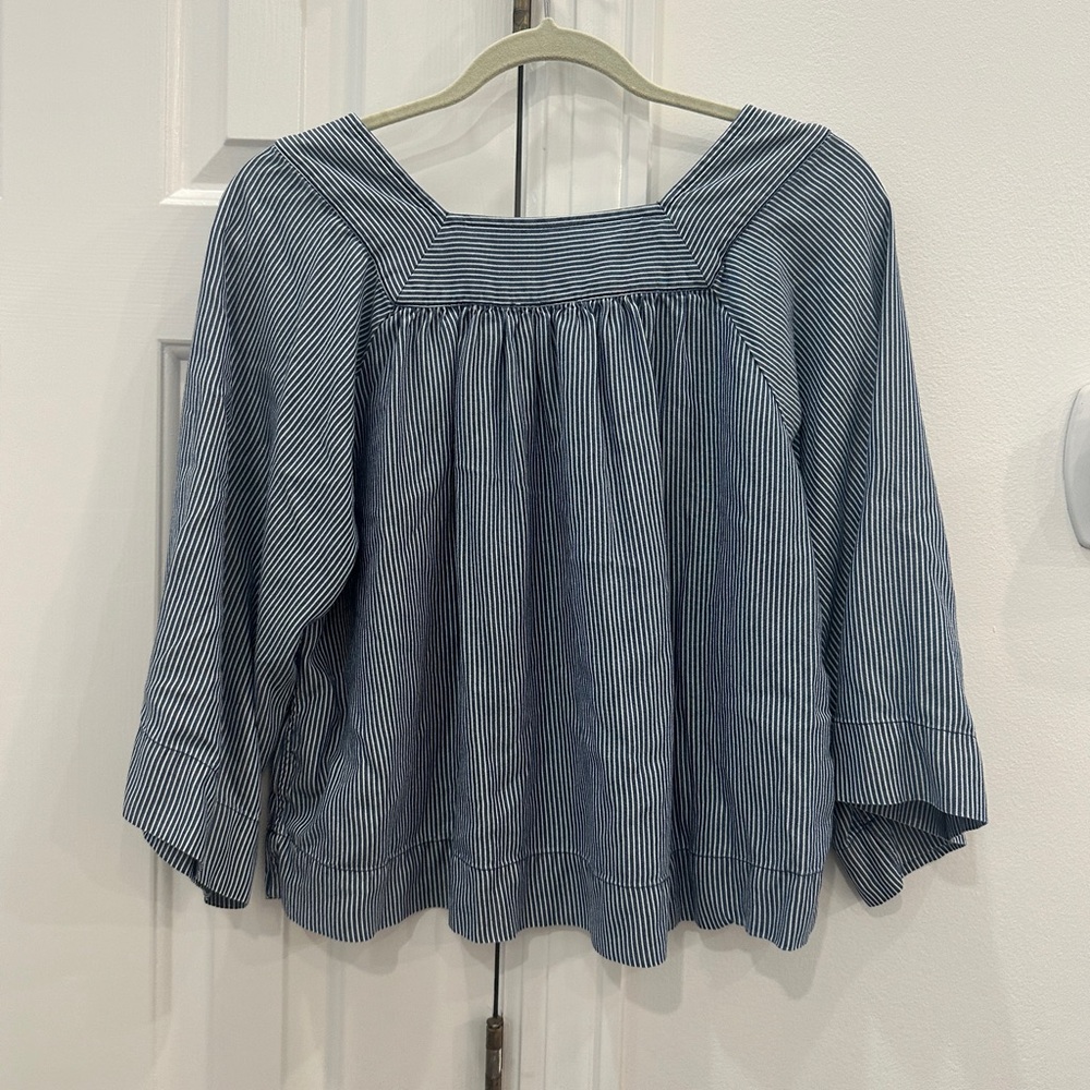 Gap, flowy sleeve pinstripe chambray blouse